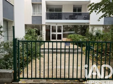 Parking à Paris (75015)