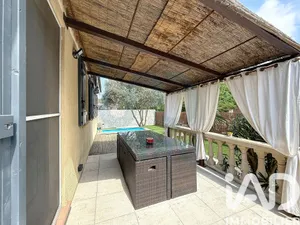 Maison à Saint-Étienne-du-Grès (13103)