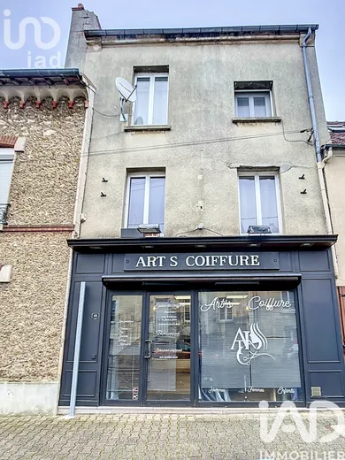 Building in Condé-Sainte-Libiaire (77450)