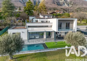 Maison d'architecte à Saint-Ismier (38330)