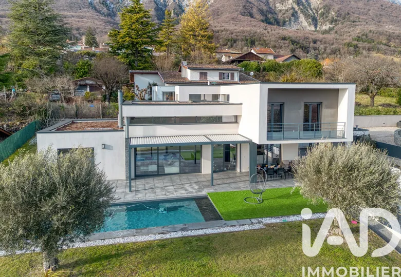 Maison 6 pièces 280 m² · à Saint-Ismier · 280 m² · 1 595 000 €