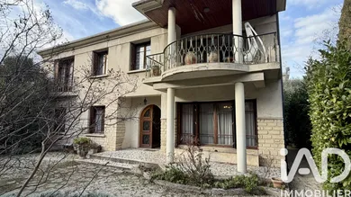 Architectural house in Carpentras (84200)