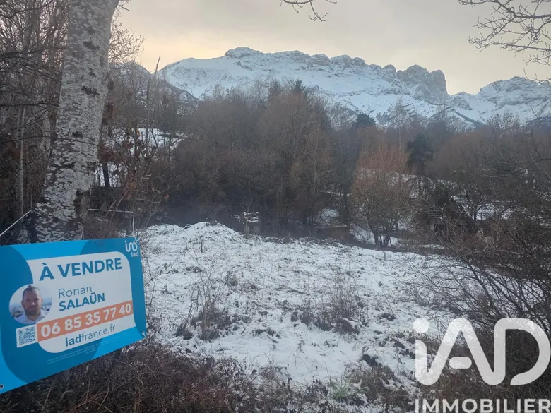 Terrain à Le Noyer (05500) · 69 000 €
