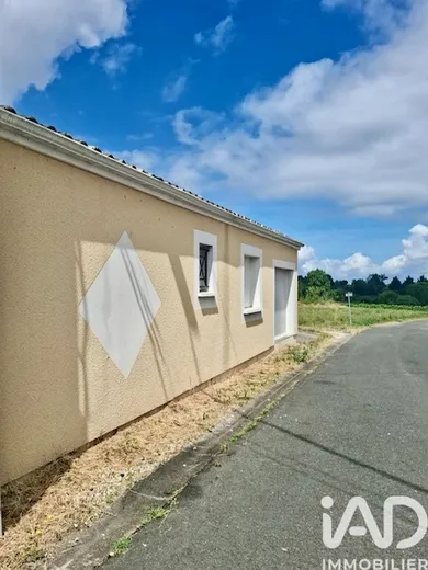 House in Anglade (33390)