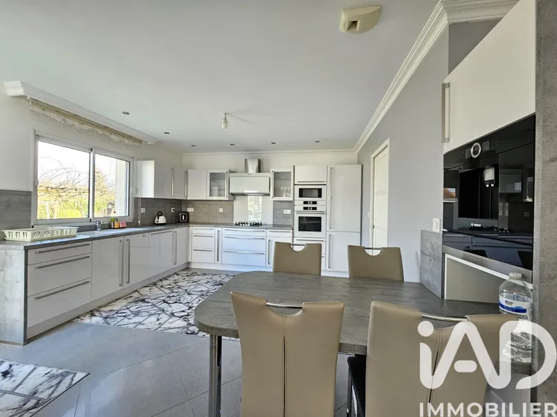 Maison 5 pièces 130 m² · à Jallans · 130 m² · 231 000 €