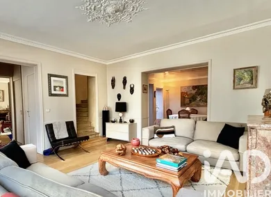 Townhouse in Garches (92380)