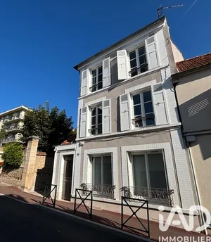 Townhouse in Garches (92380)