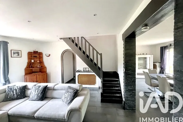 Maison 6 pièces 136 m² · à Muzy · 136 m² · 254 000 €