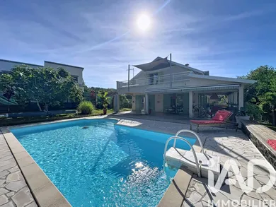 Architectural house in Le Tampon (97430)