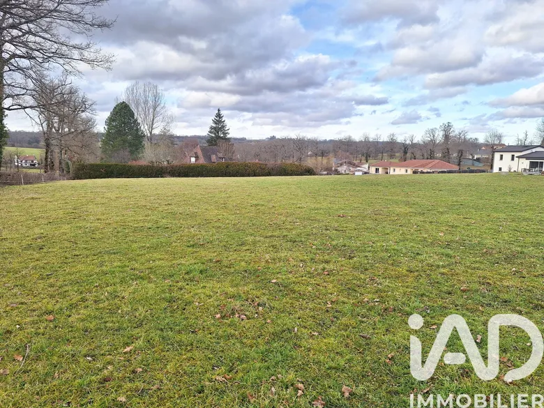 Terrain à bâtir à Reilhac (15250) · 94 000 €