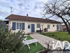 House in Descartes (37160)