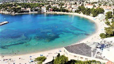 Apartment in Bandol (83150)