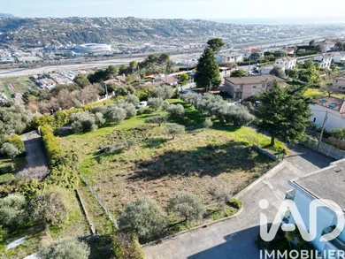 Terrain à Saint-Laurent-du-Var (06700)