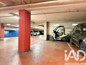 Parking à Paris (75010)