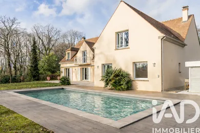 Architectural house in Janvry (91640)