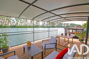 Barge in Conflans-Sainte-Honorine (78700)