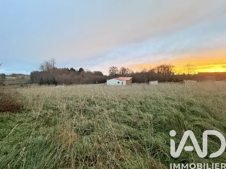 Terrain à bâtir à Saint-Georges-de-Mons (63780) · 31 000 €