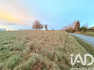 Building plot in Saint-Georges-de-Mons (63780)