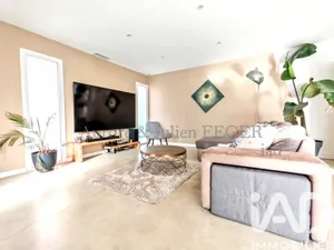 Traditional house in Fourques (66300)