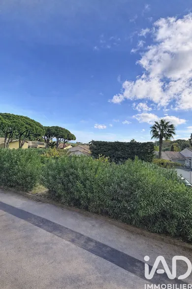 Apartment in Hyères (83400)