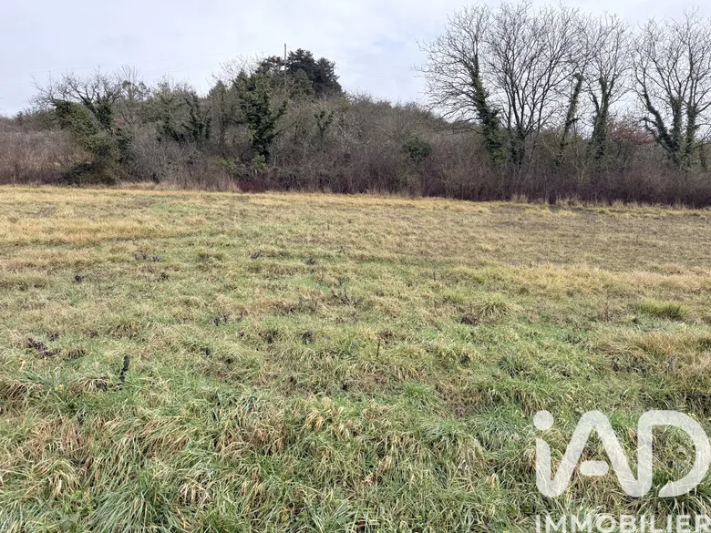 Terrain 943 m² · à Saint-Aubin-sur-Yonne · 943 m² · 37 000 €