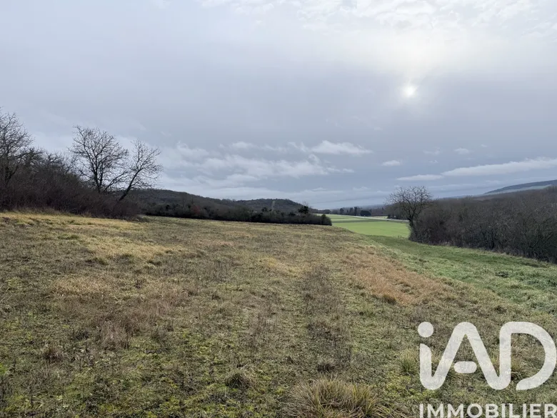 Terrain 943 m² · à Saint-Aubin-sur-Yonne · 30 255 €