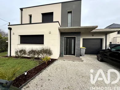 Architectural house in Loire-Authion (49800)