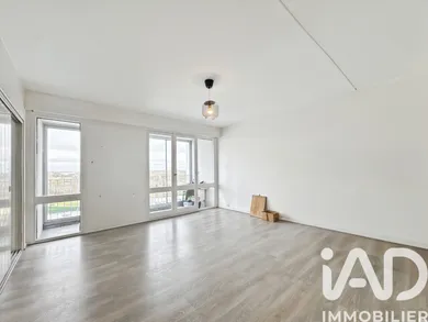 Apartment in Laval (53000)