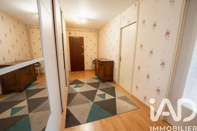 Apartment in Saumur (49400)