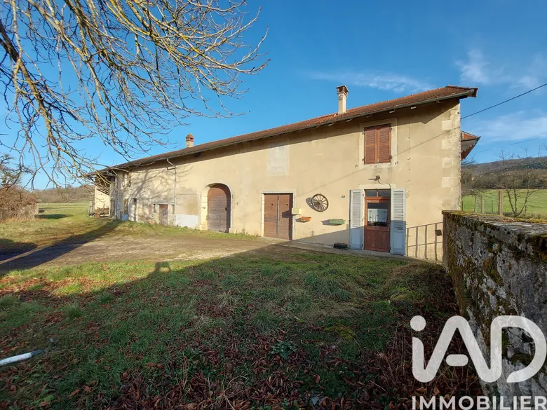 Maison 9 pièces 297 m² · à Arinthod · 297 m² · 207 000 €