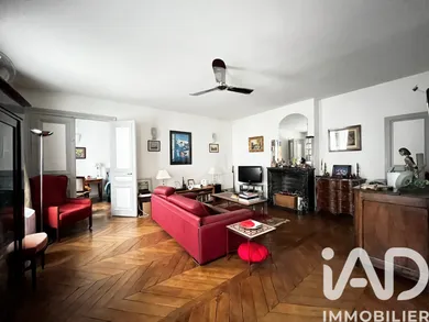 Apartment in Paris (75010)