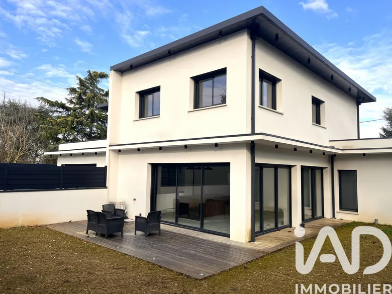 Maison 6 pièces 142 m² · à Mûrs-Erigné · 142 m² · 420 000 €