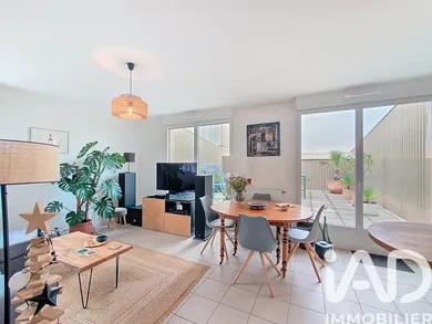 Apartment in Bordeaux (33300)