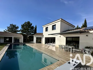 Architectural house in Beaumes-de-Venise (84190)