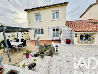 House in Névian (11200)