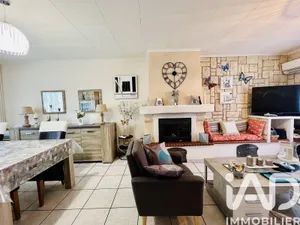 House in Névian (11200)