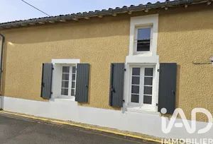 Townhouse in Mauzé-sur-le-Mignon (79210)