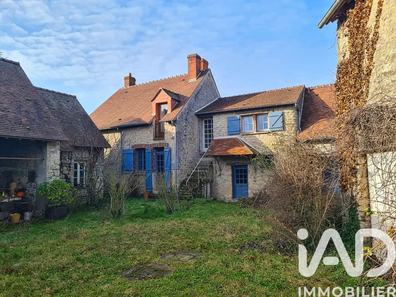 Maison 8 pièces 141 m² · à Césarville-Dossainville · 141 m² · 240 000 €