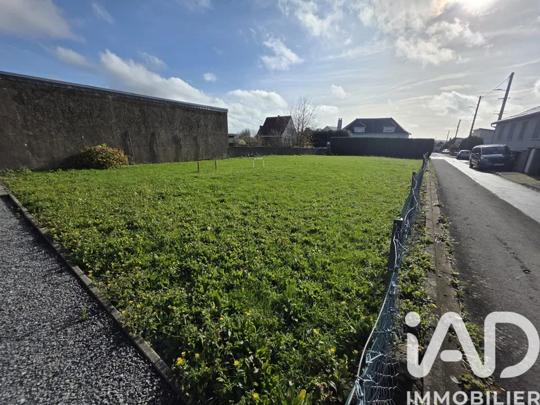 Terrain 591 m² · à Trieux · 72 000 €