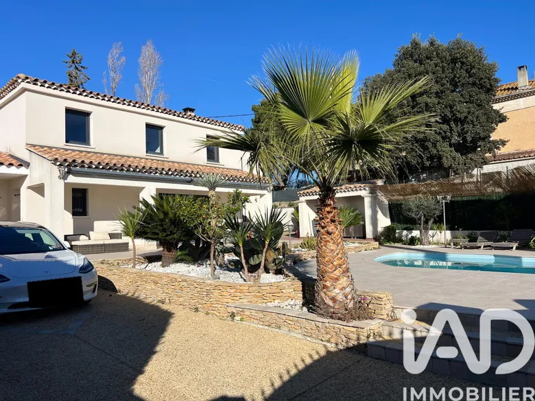 Maison 8 pièces 188 m² · à Saint-Cyr-sur-Mer · 188 m² · 799 000 €
