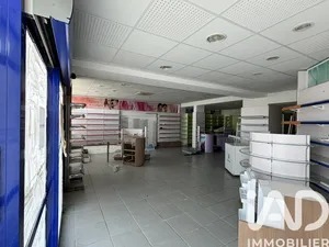 Building in Saint-Denis-de-Gastines (53500)