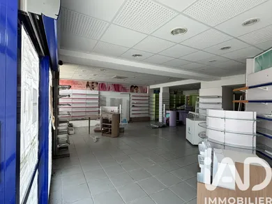 Immeuble à Saint-Denis-de-Gastines (53500)