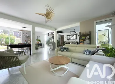 House in Le Mesnil-Saint-Denis (78320)