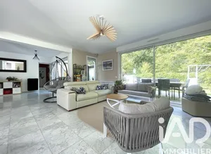 House in Le Mesnil-Saint-Denis (78320)