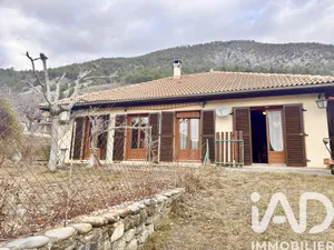 Traditional house in Espinasses (05190)