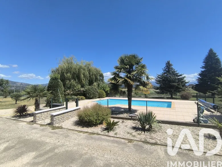 Maison 8 pièces 180 m² · à Les Avenières · 180 m² · 480 000 €