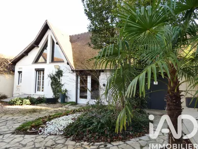 Townhouse in Nogent-le-Roi (28210)