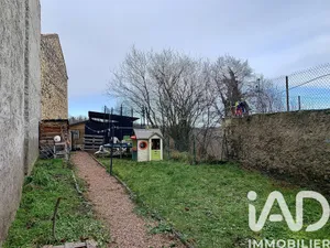 Village house in Chadeleuf (63320)