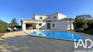 Maison à Saint-Médard-en-Jalles (33160)