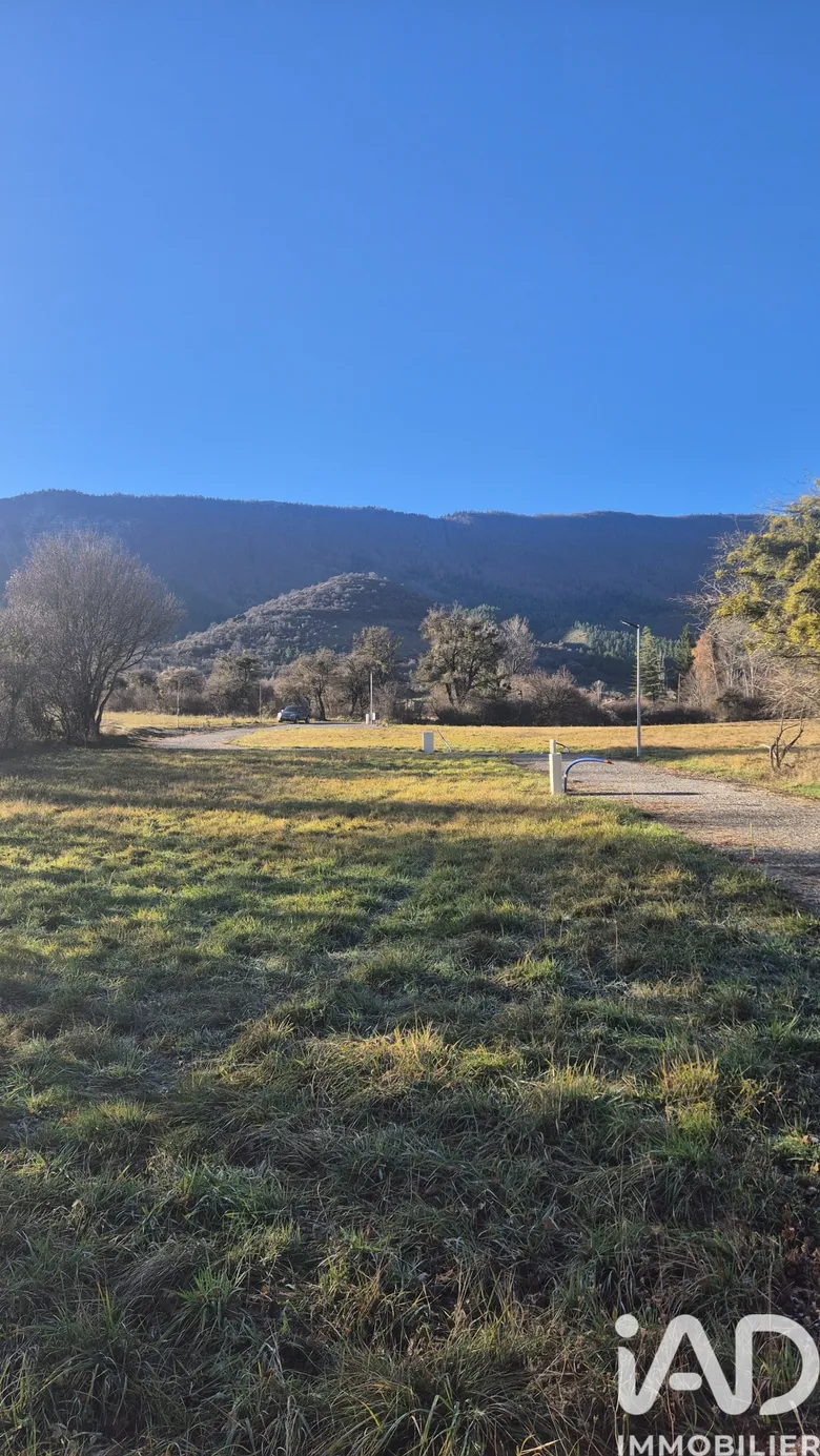Terrain à bâtir à Les Omergues (04200) · 45 200 €